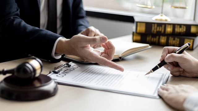 نقش وکیل کیفری در حل پرونده ها چیست؟