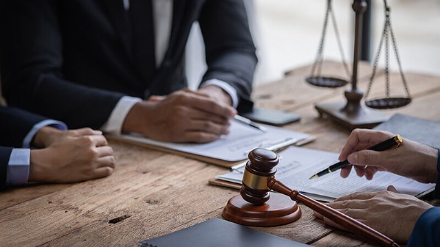 بهترین وکیل سقط جنین در شیراز کیست؟
