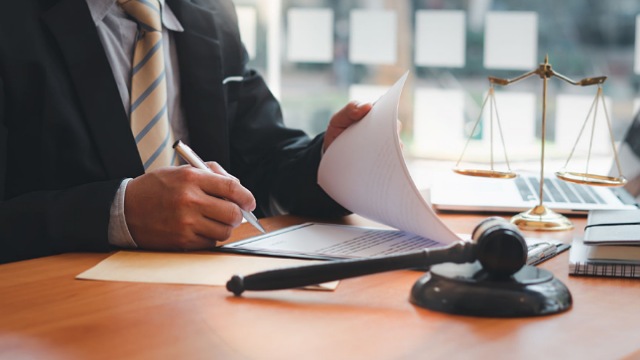 بهترین وکیل بیمه در شیراز کیست؟