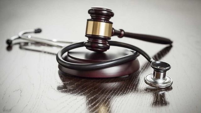 چه زمانی به وکیل قصور پزشکی نیاز داریم؟