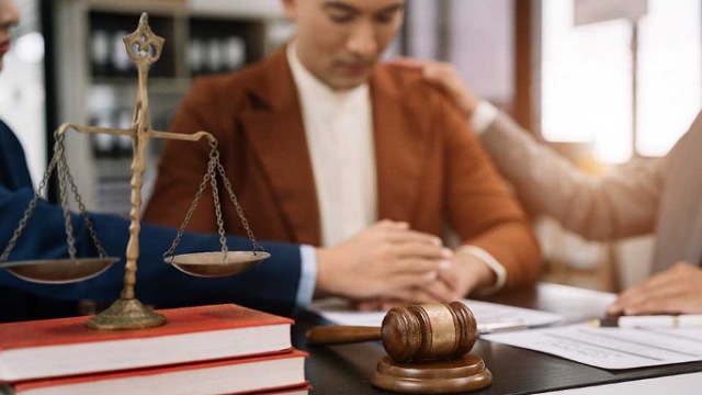 وظایف بهترین وکیل سرقت در شیراز