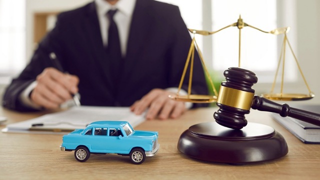 ویژگی های بهترین وکیل تصادفات رانندگی در شیراز