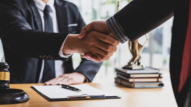 وکیل پایه یک دادگستری در چه حوزه هایی فعالیت می کند؟