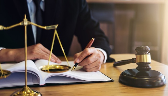 بهترین وکیل پایه یک دادگستری در آباده