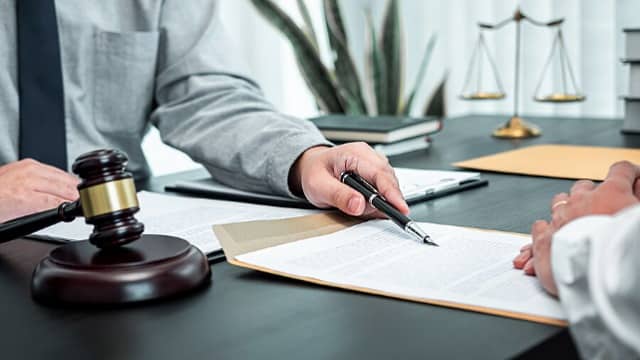 اهمیت داشتن وکیل در دعاوی کیفری