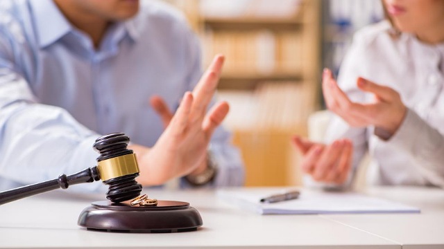 بهترین وکیل طلاق توافقی در آباده کیست؟