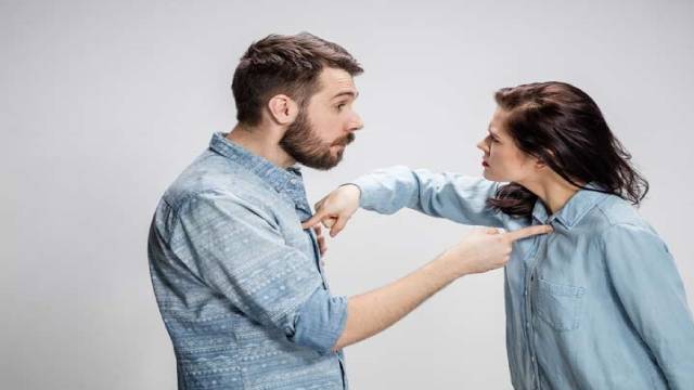 طلاق با اثبات عسر و حرج چه تفاوتی با اثبات شروط ۱۲گانه عقدنامه دارد؟