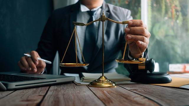 عوامل تعیین کننده دستمزد بهترین وکیل در جهرم