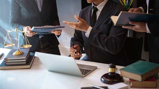 بهترین وکیل در مرودشت چه ویژگی هایی دارد؟