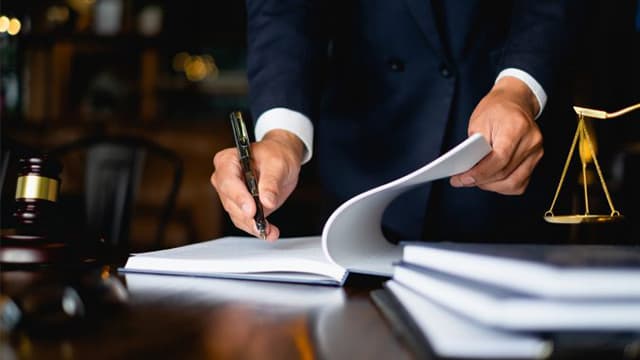 چگونه برترین وکیل را انتخاب کنیم؟