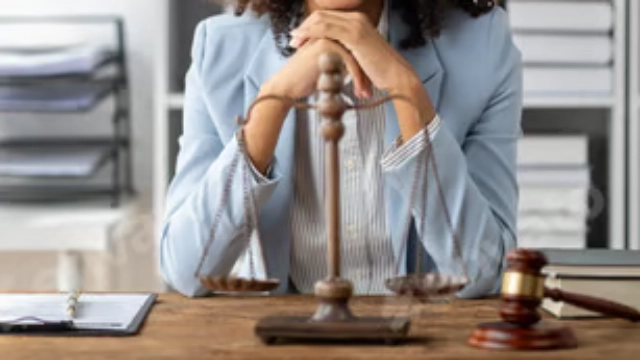 چگونه بهترین وکیل زن در فسا را پیدا کنیم؟