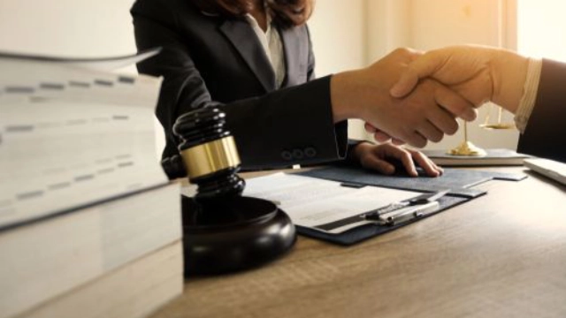 معیار انتخاب بهترین وکیل زن در کازرون