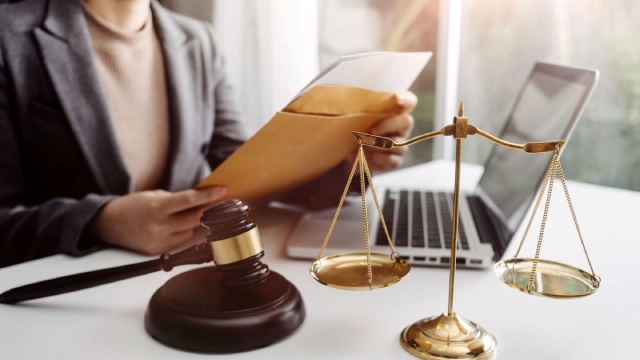 وظایف بهترین وکلای زن در کازرون