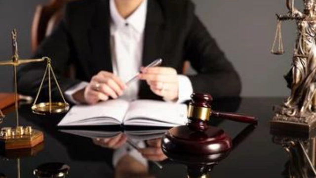 معیار انتخاب بهترین وکیل زن در مرودشت